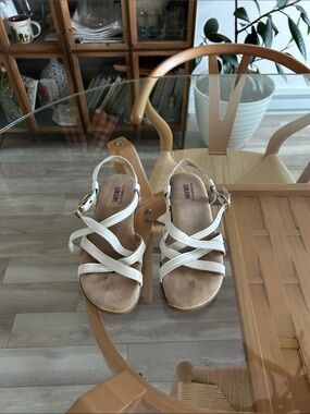 G.H. Bass Genuine Leather Strappy Women's Sandals with Gold Buckle